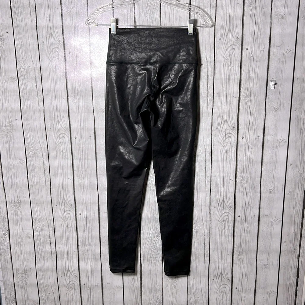 Offline by Aerie the higher high waisted crackle leggings size small
